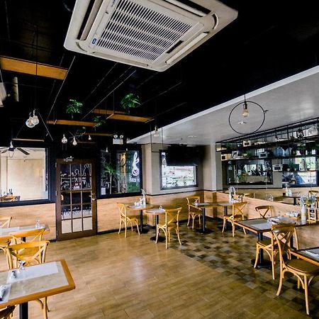 Goldberry Suites & Hotel Mactan Lapu-Lapu City Bagian luar foto