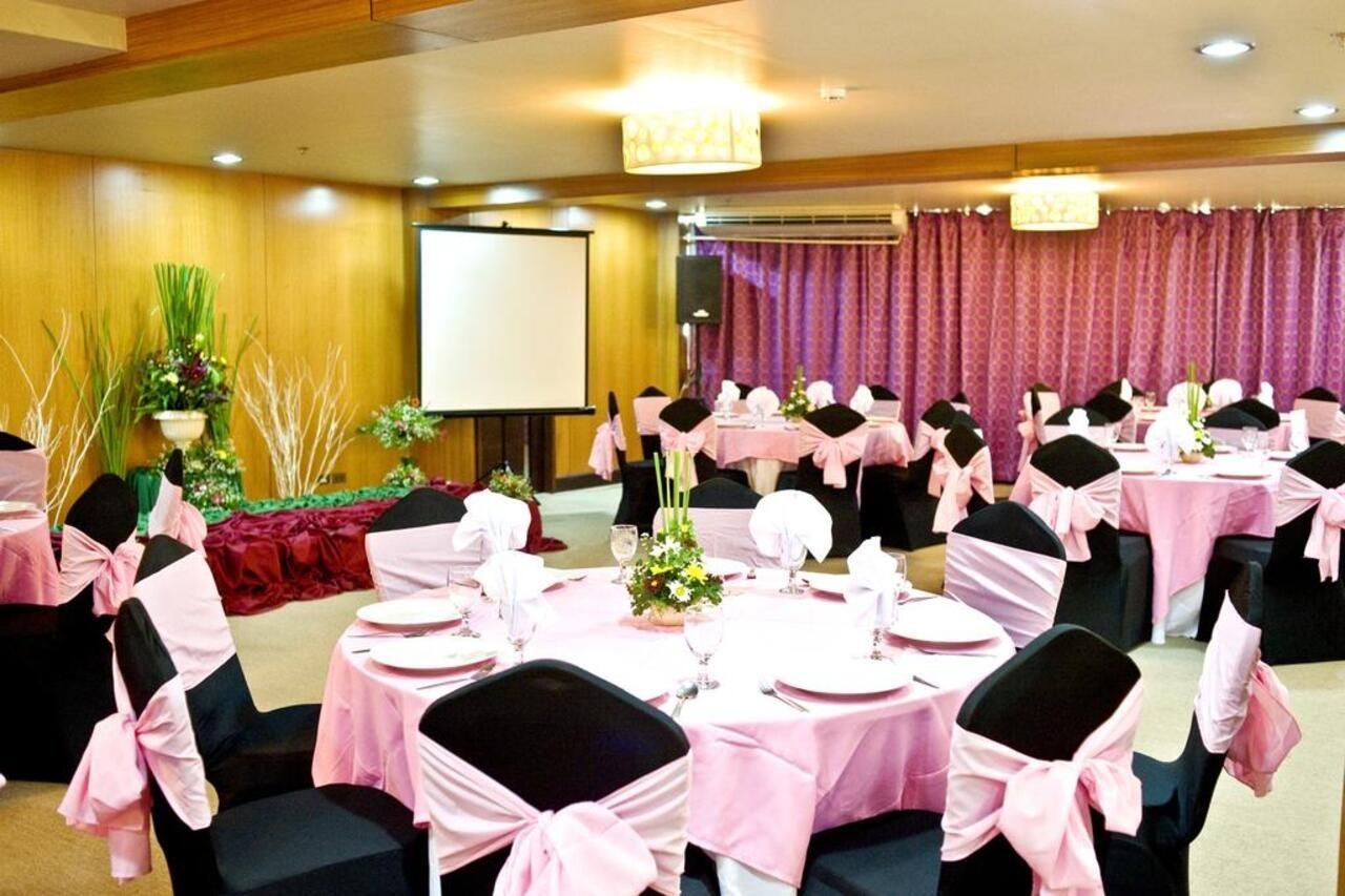 Goldberry Suites & Hotel Mactan Lapu-Lapu City Bagian luar foto