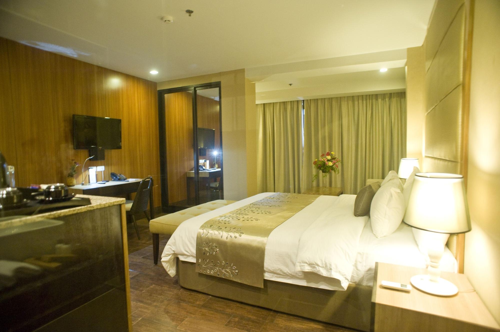 Goldberry Suites & Hotel Mactan Lapu-Lapu City Bagian luar foto