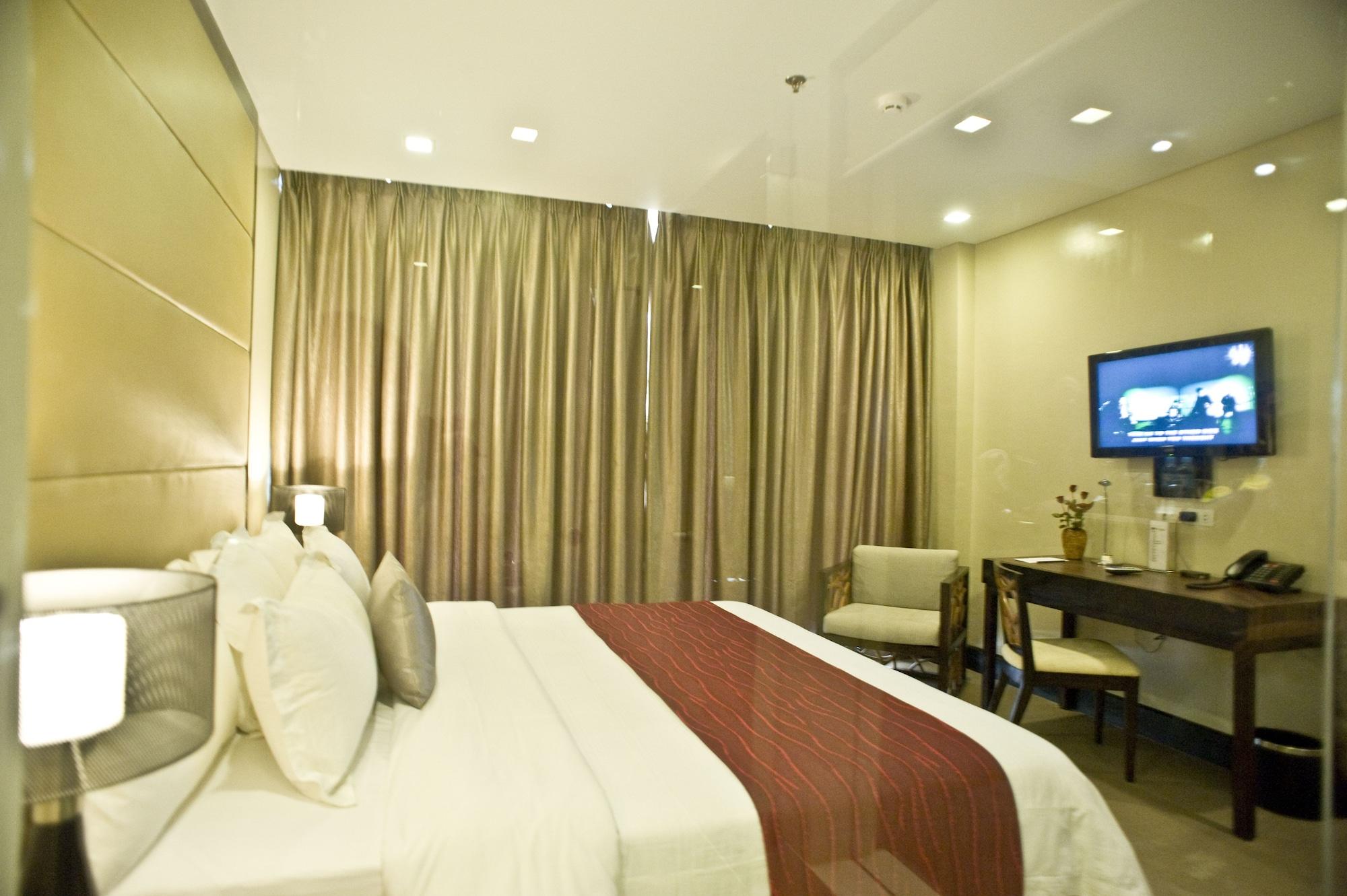 Goldberry Suites & Hotel Mactan Lapu-Lapu City Bagian luar foto