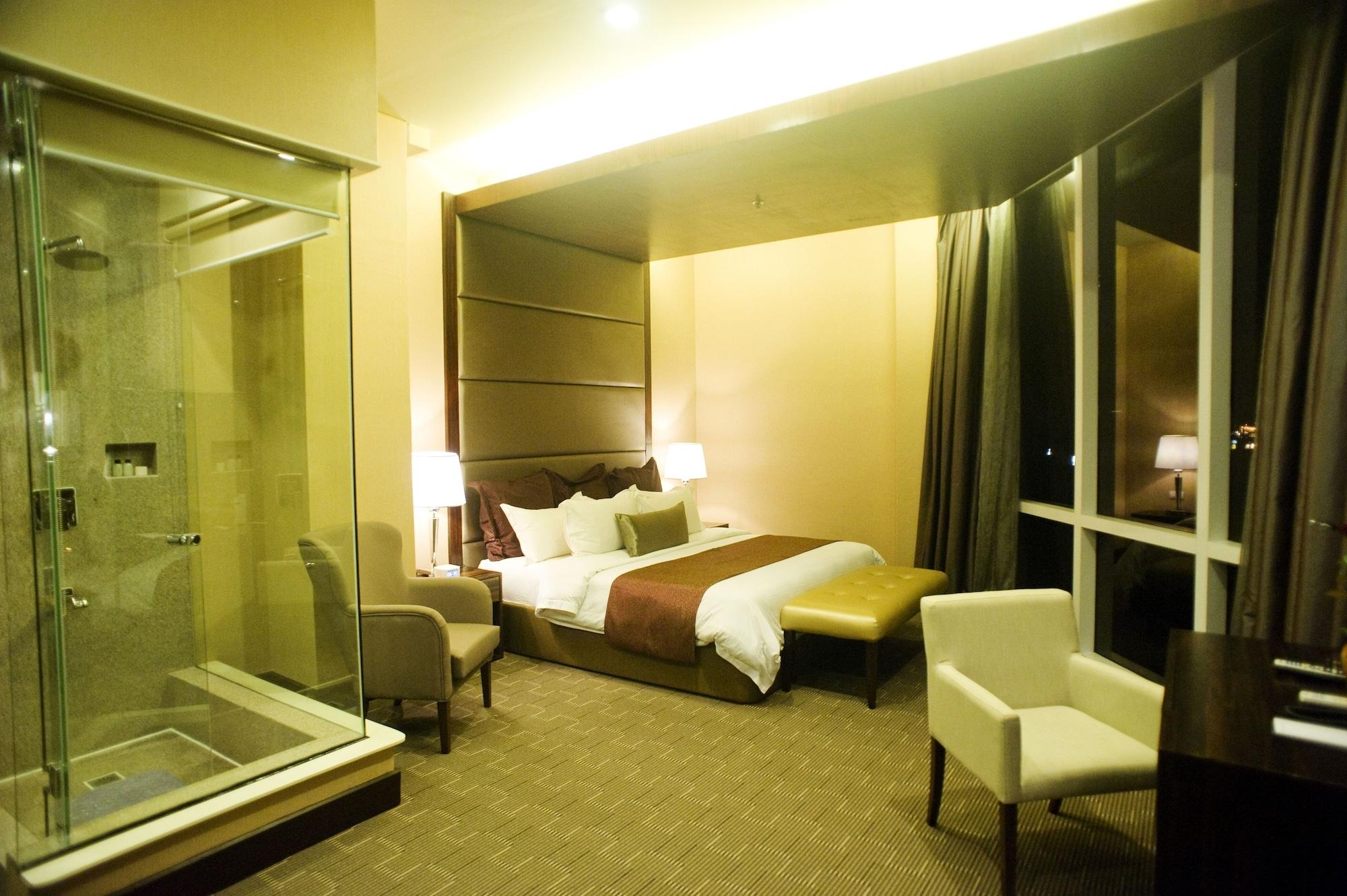 Goldberry Suites & Hotel Mactan Lapu-Lapu City Bagian luar foto