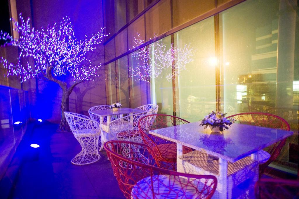 Goldberry Suites & Hotel Mactan Lapu-Lapu City Bagian luar foto