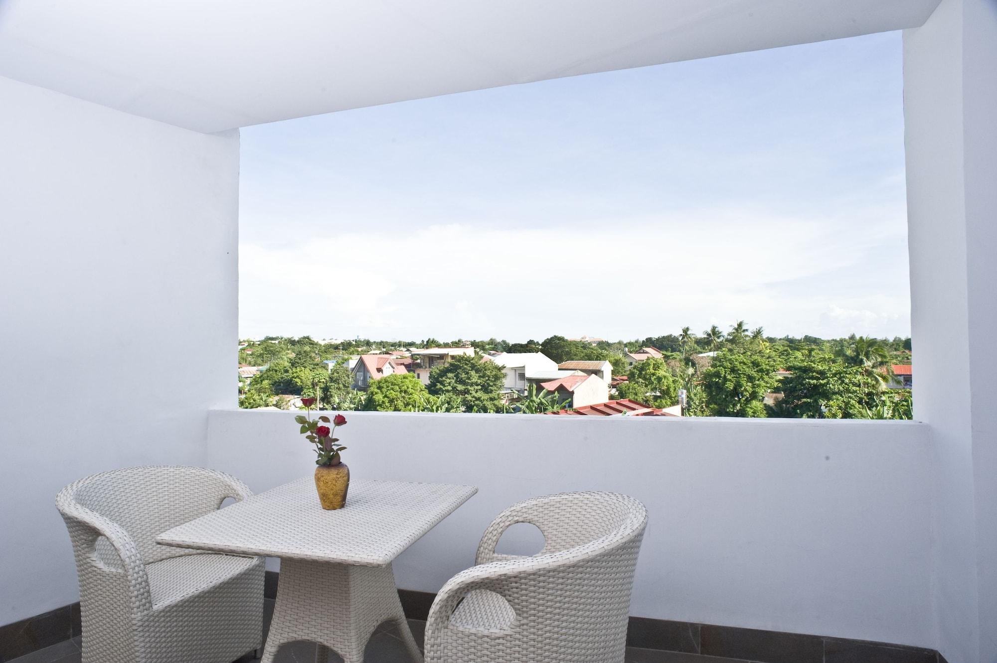 Goldberry Suites & Hotel Mactan Lapu-Lapu City Bagian luar foto