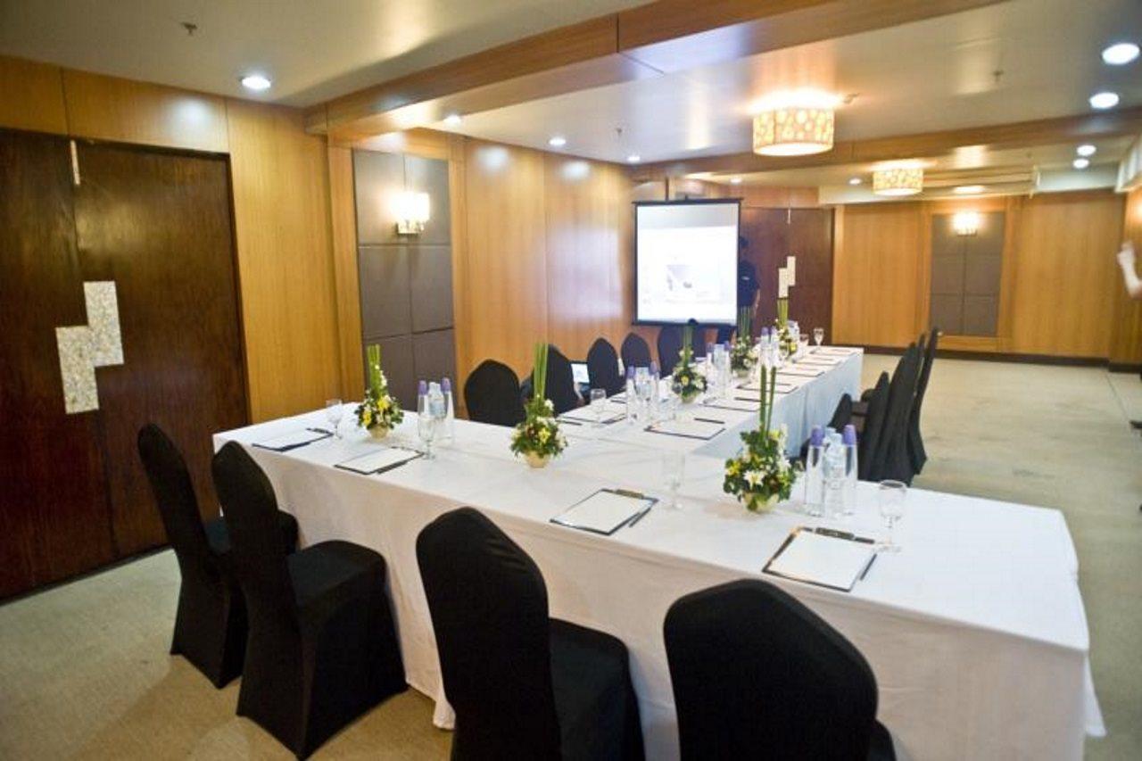Goldberry Suites & Hotel Mactan Lapu-Lapu City Bagian luar foto
