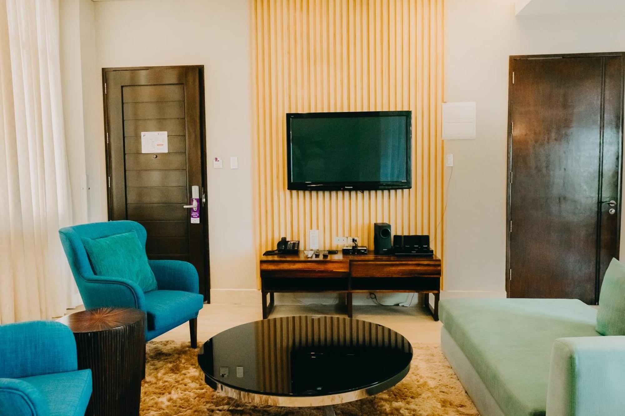 Goldberry Suites & Hotel Mactan Lapu-Lapu City Bagian luar foto