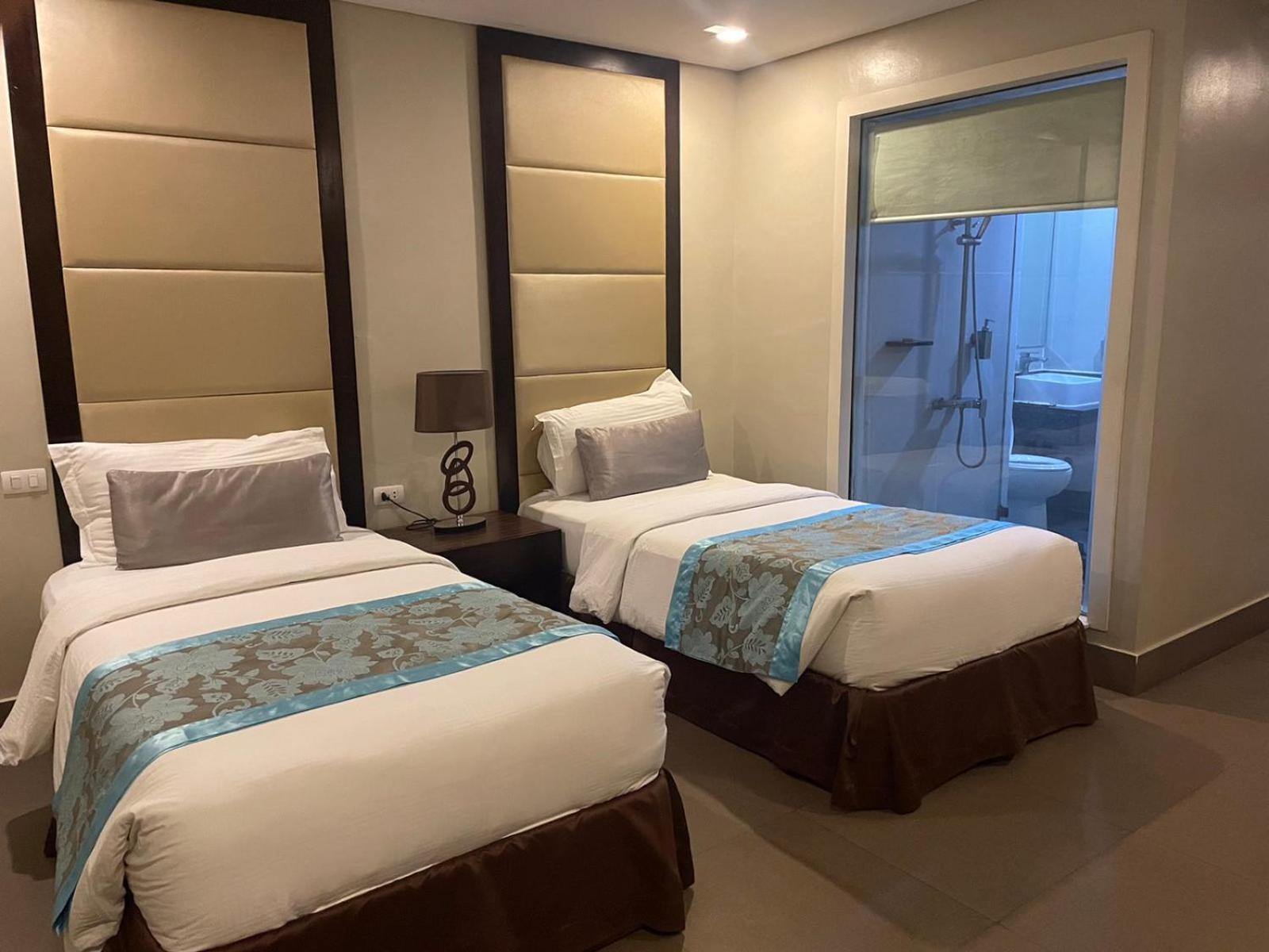 Goldberry Suites & Hotel Mactan Lapu-Lapu City Bagian luar foto