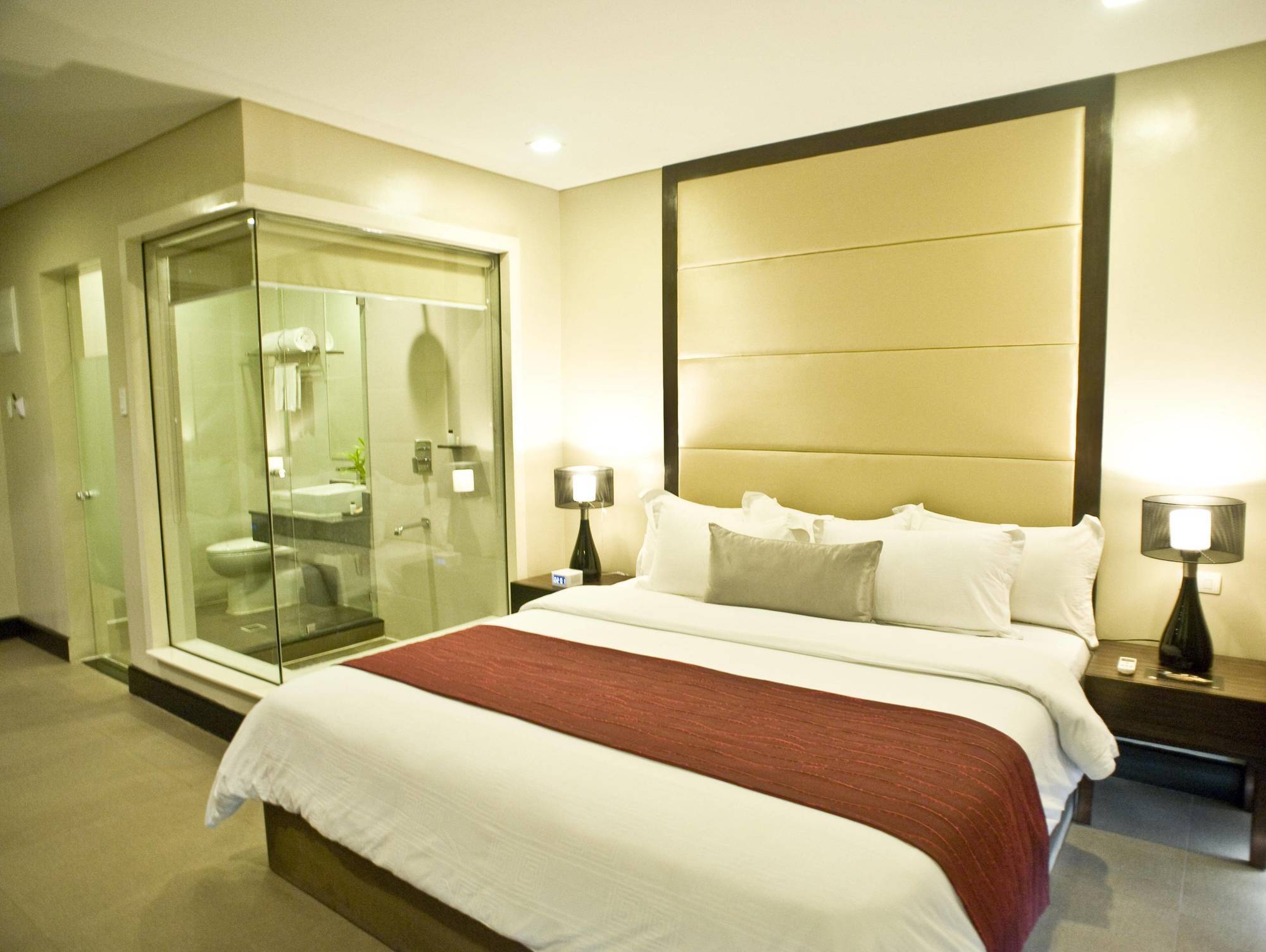 Goldberry Suites & Hotel Mactan Lapu-Lapu City Bagian luar foto