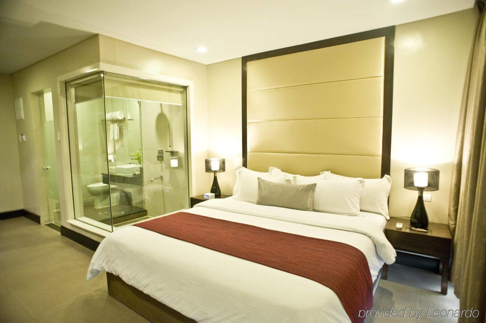 Goldberry Suites & Hotel Mactan Lapu-Lapu City Bagian luar foto