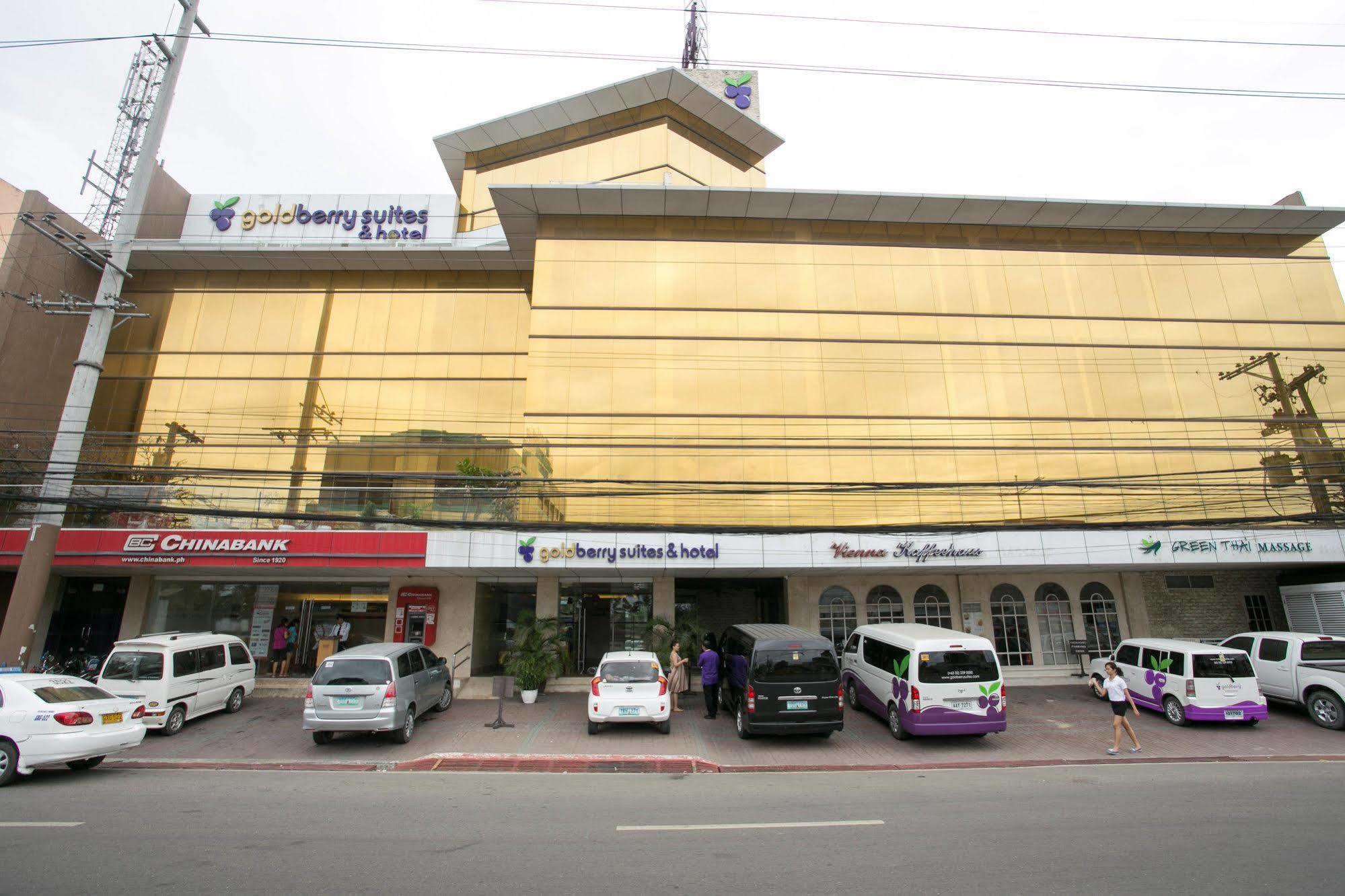 Goldberry Suites & Hotel Mactan Lapu-Lapu City Bagian luar foto