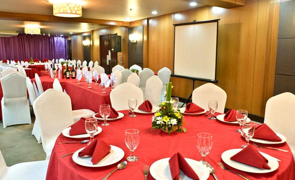 Goldberry Suites & Hotel Mactan Lapu-Lapu City Bagian luar foto