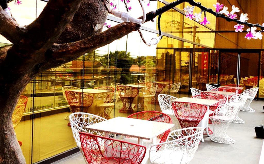 Goldberry Suites & Hotel Mactan Lapu-Lapu City Bagian luar foto